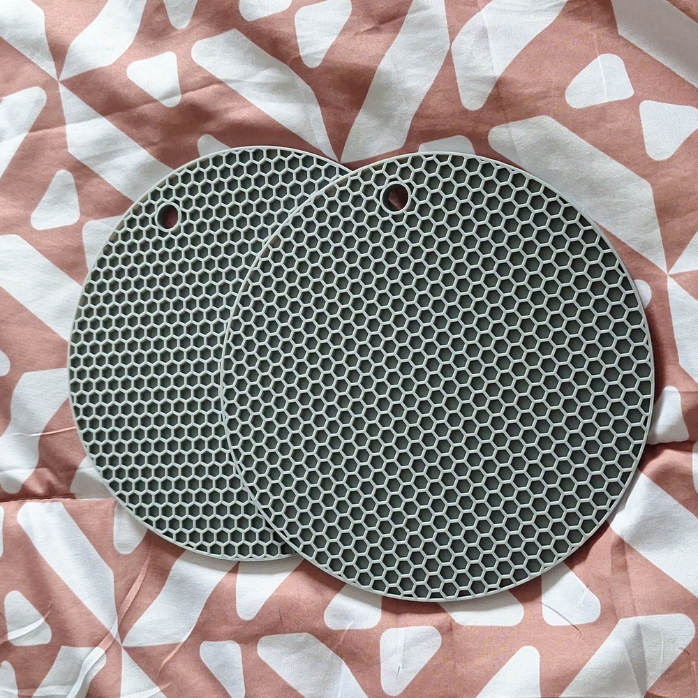 Two Slicone trivets